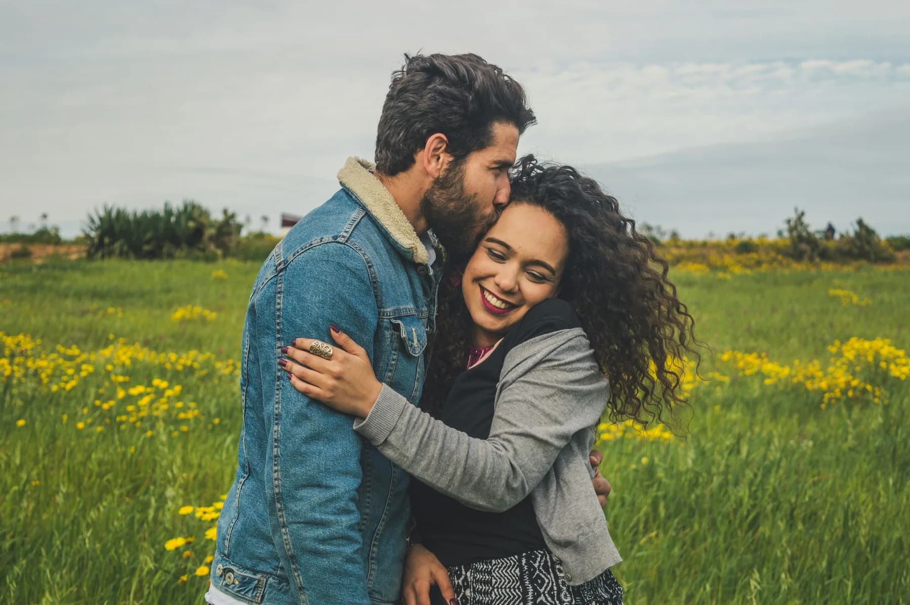 Couple reconnecting outdoors, representing couples therapy and marriage counseling in Charlotte, NC